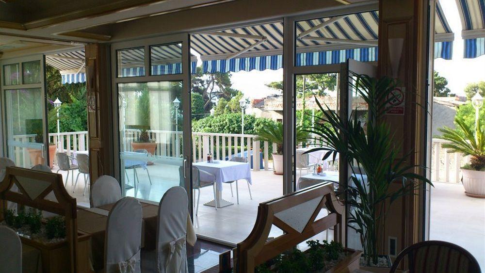 Hotel Riva Kastela With Swimming Pool Экстерьер фото