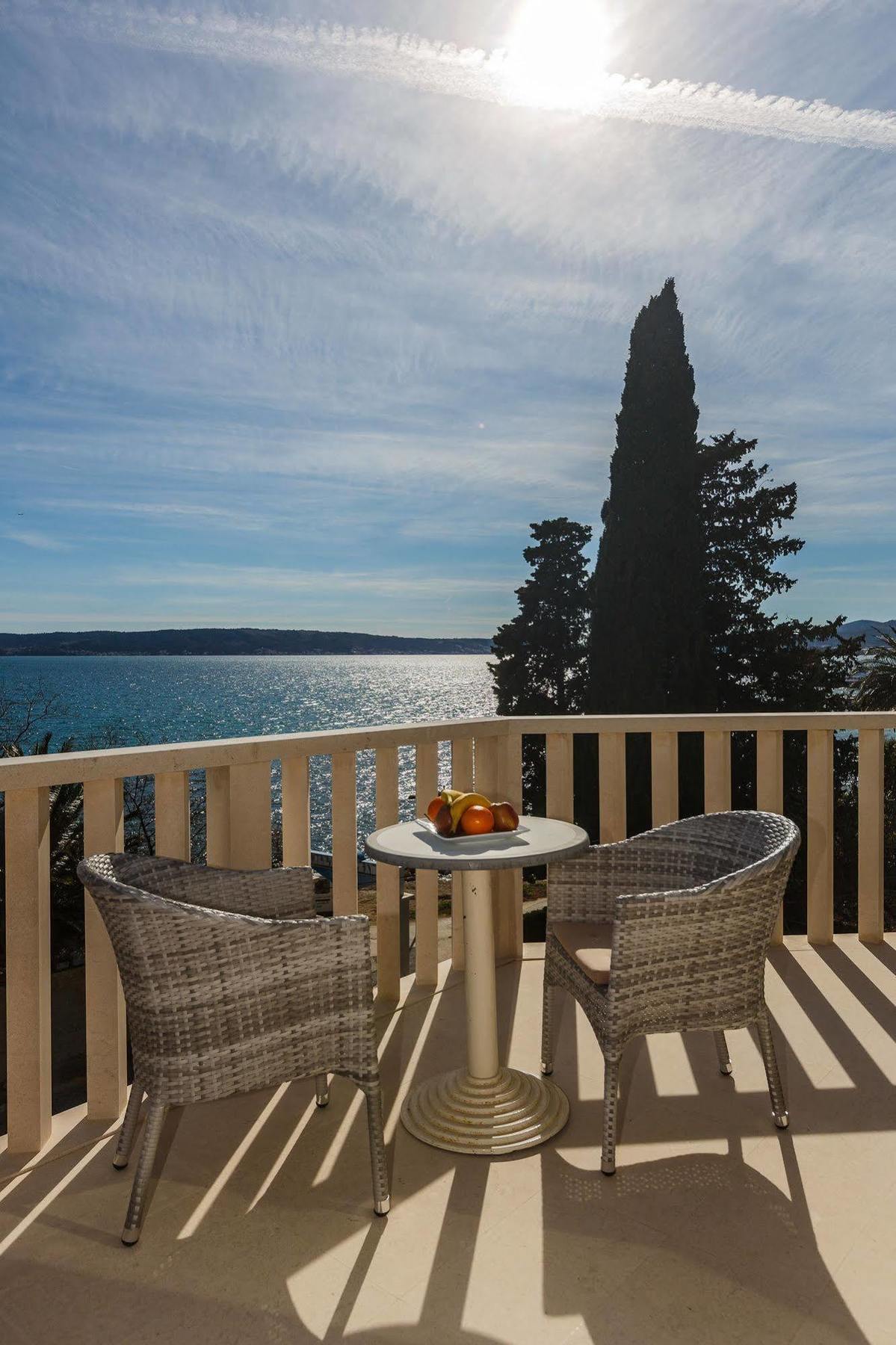 Hotel Riva Kastela With Swimming Pool Экстерьер фото