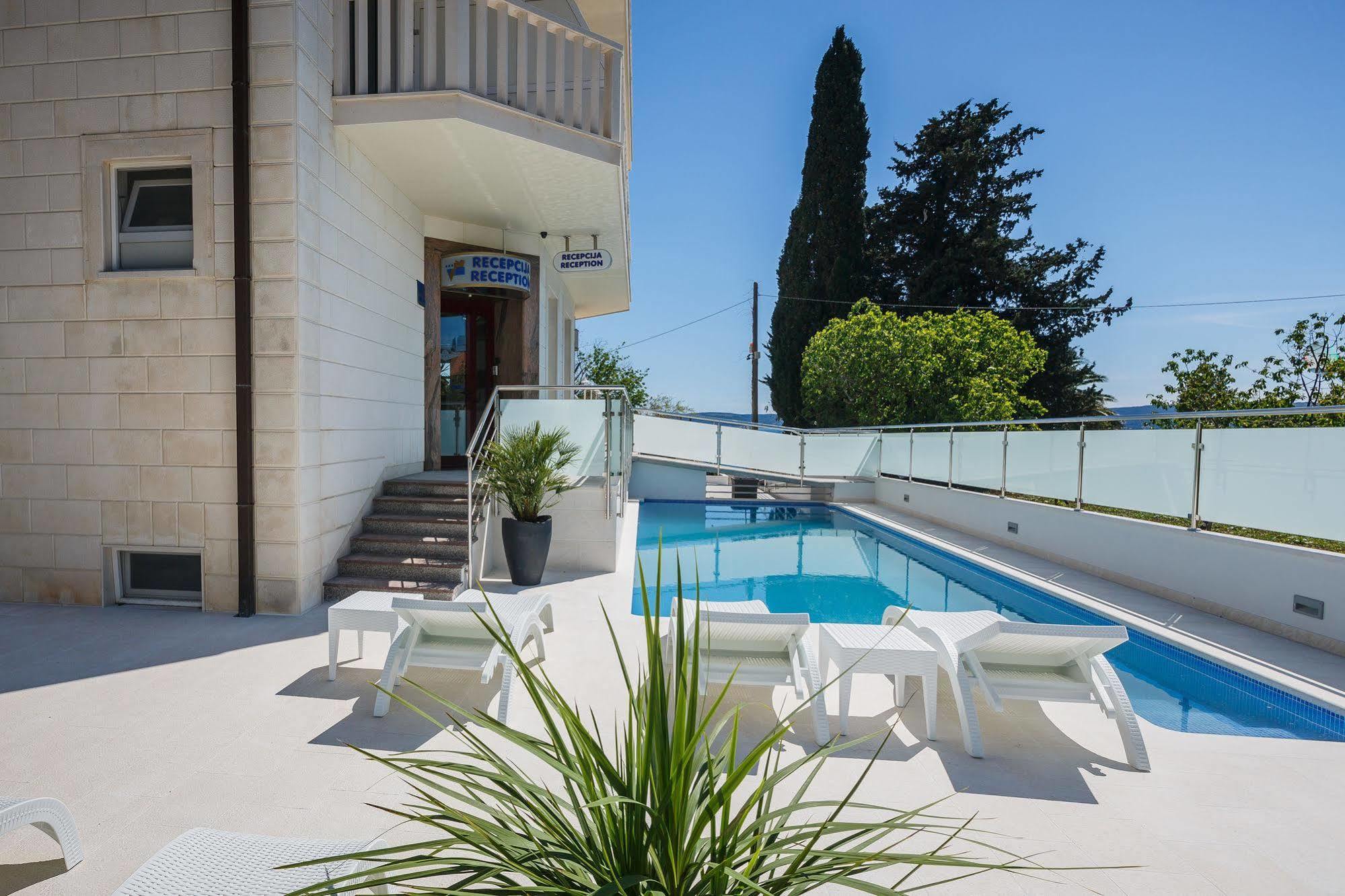 Hotel Riva Kastela With Swimming Pool Экстерьер фото